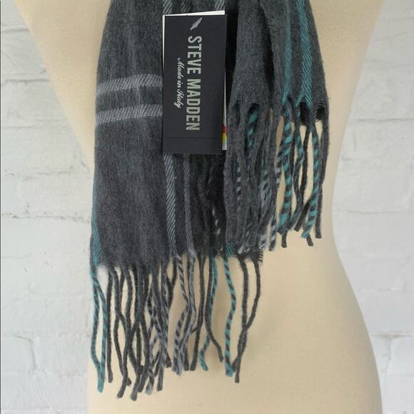 Steve Madden Plaid Grey/Blue Muffler Scarf O/S - Picture 4 of 5